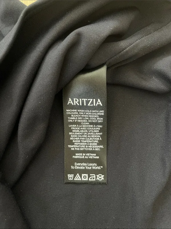 Aritzia Contour Black Short Sleeve Top in Women's Small - Image 6