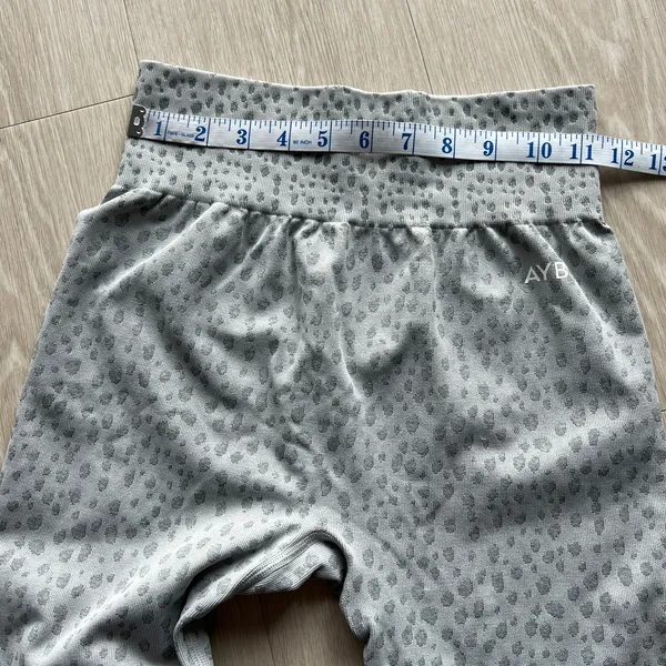 AYBL Leggings Womens Medium Scrunch Bottom Leopard Print Gray - Image 4