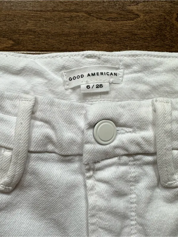 Good American ‘Good Legs’ Raw Hem Straight Leg Jeans - Image 3