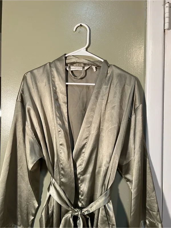 Victoria's Secret Women's One Size Silky Satin Robe Pale‎ Light Green True Wrap - Image 3
