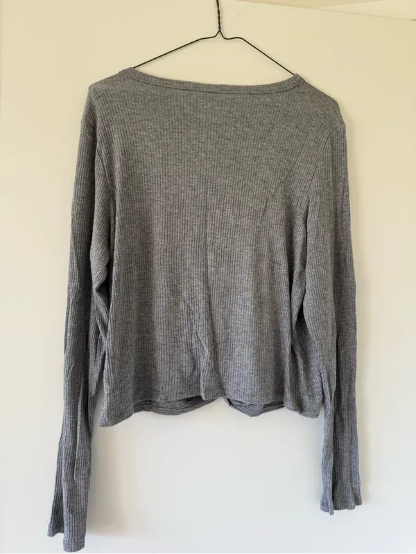 aerie Gray Ribbed Knot-Front Cropped Long Sleeve Tee - Image 2