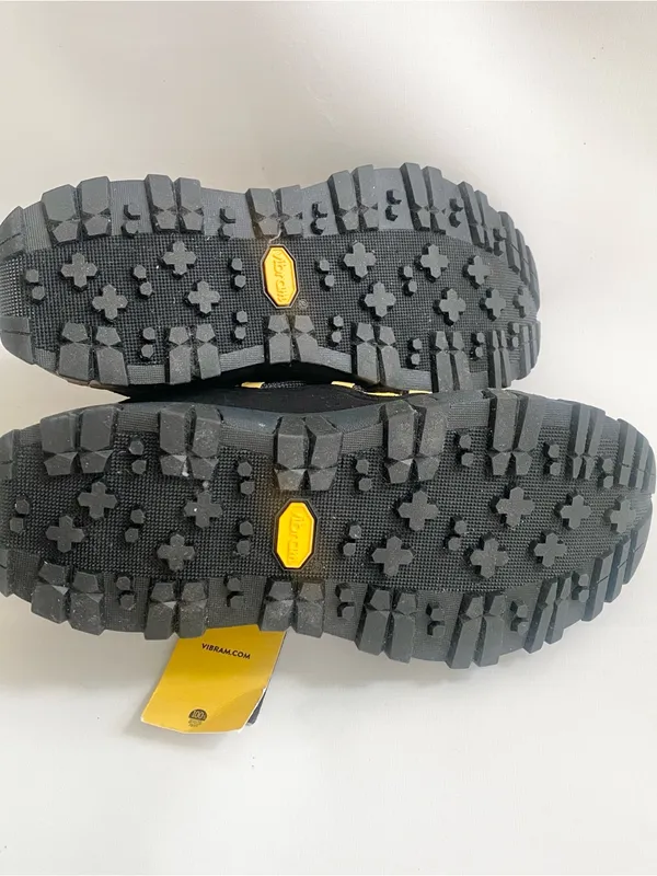 P448 Monalea Vibrum hiking athletic shoes black yellow - Image 5