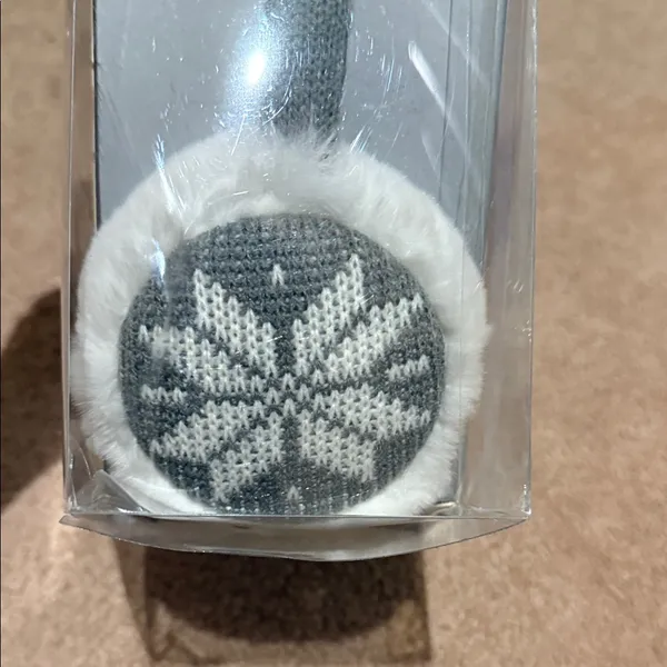 Bytech White Snowflake Earmuff Headphones‎ - Image 4