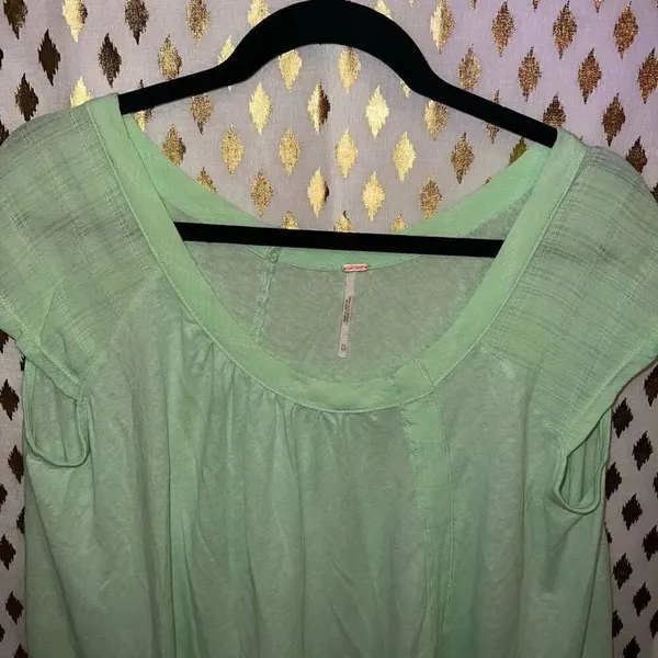 Free People Keep It Casual T-shirt blouse Queen Green size XS - Image 6