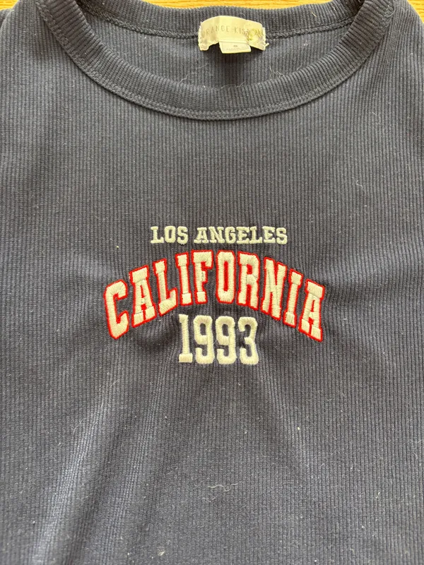California baby tee navy Blue - Image 3