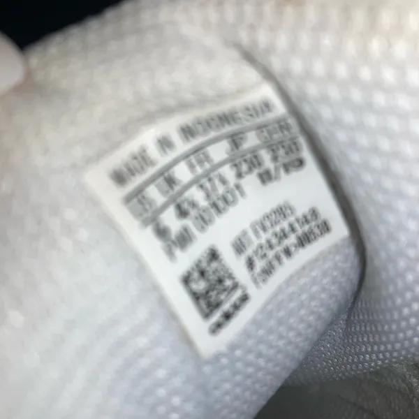 Women’s White Adidas Size 6 - Image 4