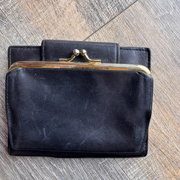 Buxton Black Leather Bifold Wallet Kiss Lock Coin Pouch ID Window Velvet Touch - Image 2