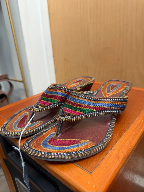 Boho Multicolor Woven Thong Sandals Embellished Low Heel Size : 9 - Image 4