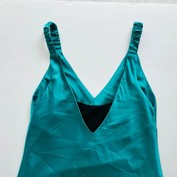 Hemline Rita Miin Ruffle Dress Emerald Green Size Medium Satin Cocktail Party - Image 5