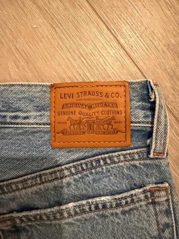 Levi's Premium Wedgie Straight Distressed Jeans Size 26 - Image 6