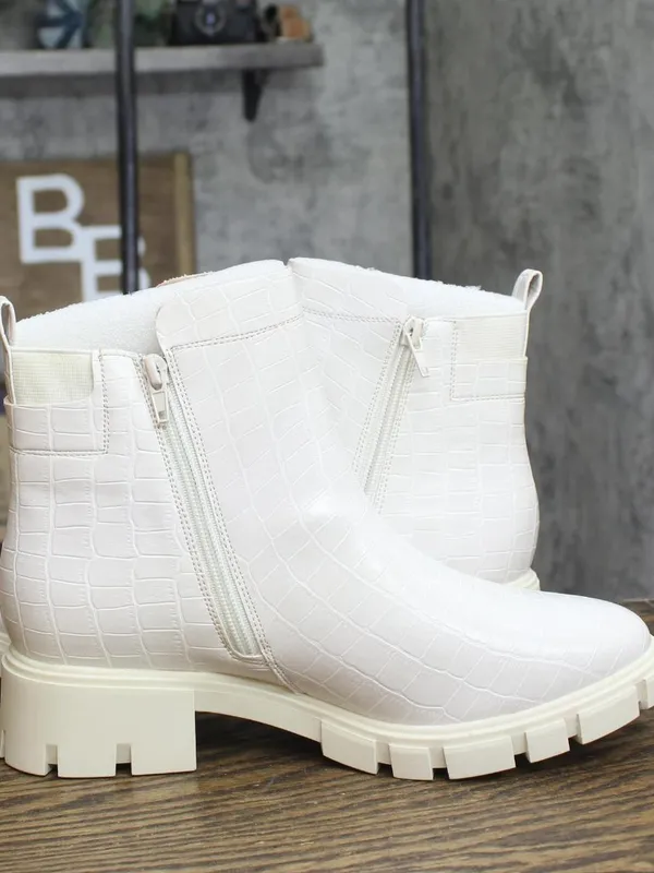 Journee Collection Foam Inside Zip Block Heel Booties Ivory Off White 9.5M - Image 6