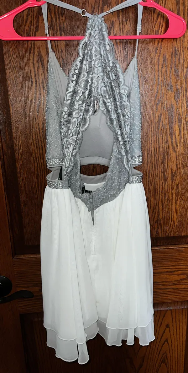 Formal Dress White Size M - Image 2