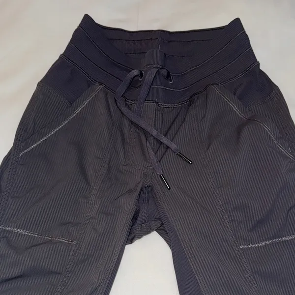 Lululemon, Gray Jogger Pants - Image 4