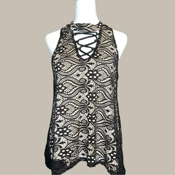 Rue 21 super cute sleeveless lace top with lace up design in front of! - Image 2