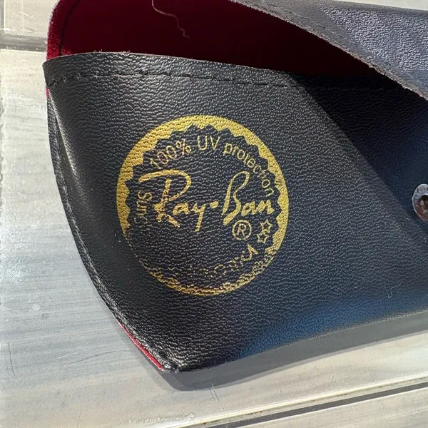 Ray-Ban Black Leather Sunglasses Case flaw - Image 4