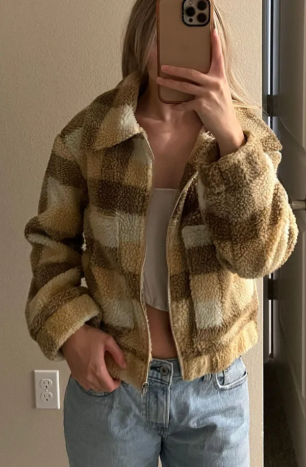 Doria Jacket In Beige - Image 3