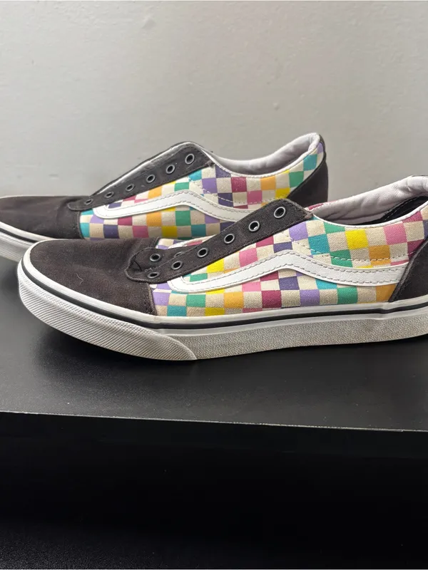 Vans Old Skool checkerboard sneakers, Missy size 6, classic, low top, retro - Image 3