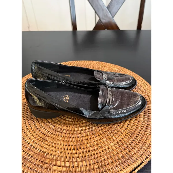 Munro American Black Patent Lizard Embossed Loafers Silver Hardware 8.5M - Image 2