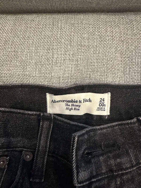 Abercrombie The High Rise Skinny with split hem - Image 3