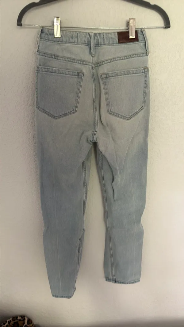 Hollister Ripped High-Rise Mom Jeans - Image 3