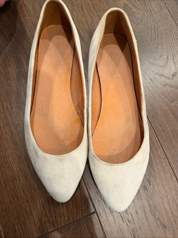Madewell Round Pointed Toe Ballet Flats in Cream Size 8 - Image 6