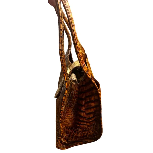 1990s Vintage Brahmin Warm Brown Croc Embossed Leather Shoulder Bag Gold Buckle - Image 5