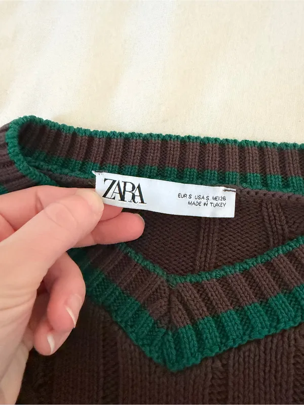 Zara Brown Cable-Knit V-Neck Sweater with Green Trim - Image 3