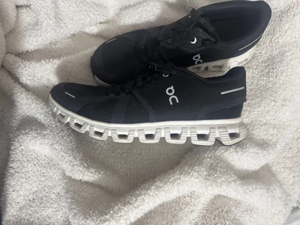 On Cloud Shoes - Image 2