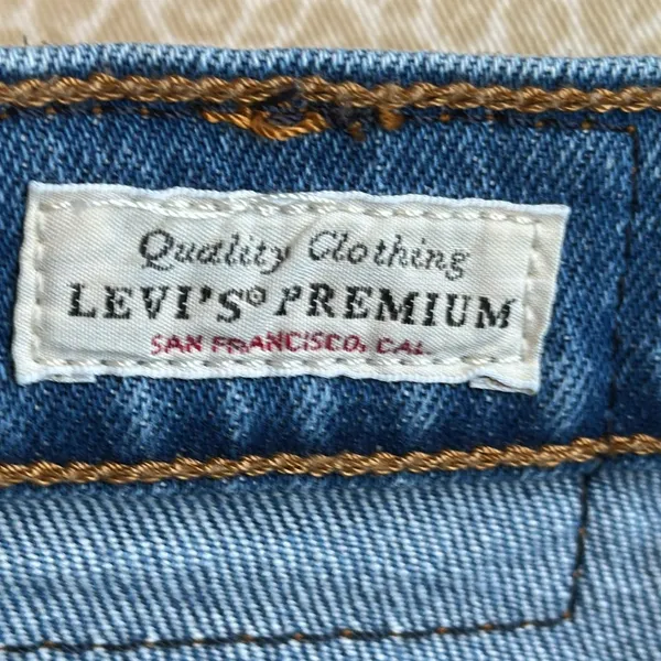 Levi’s Wedgie buttonfly high rise distressed jeans size 26 - Image 3