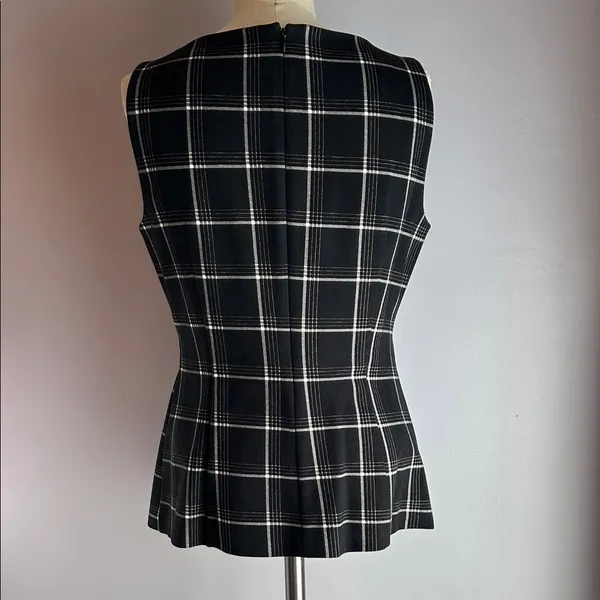 White House Black Market sleeveless black and white plaid asymmetrical hem top - Image 2