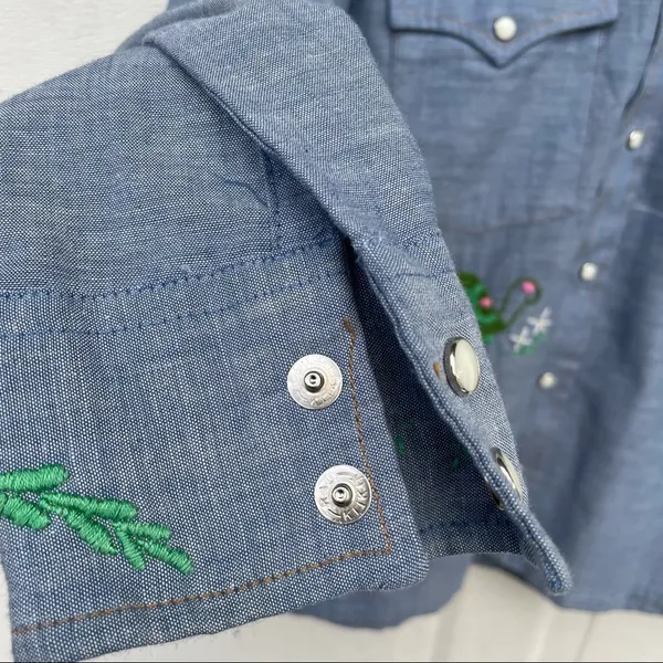 Wrangler Unisex Women’s Chambray Embroidered Shirt Pearl Snap Small - Image 8