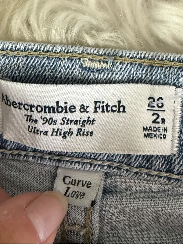 Abercrombie & Fitch Curve Love 90s Straight Ultra High Rise Jeans Size 2/26 - Image 2