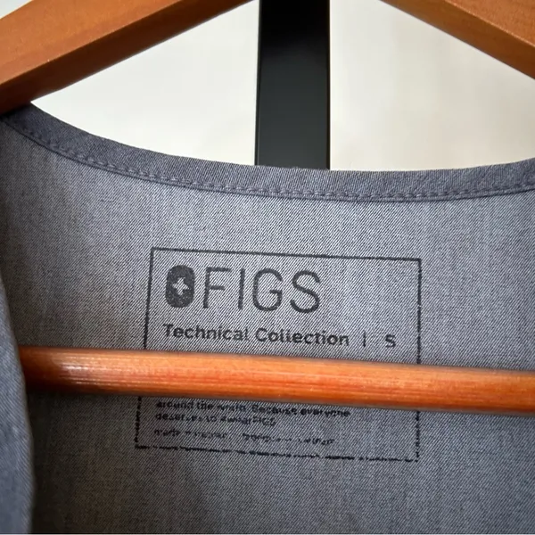 FIGS Women's Casma Three-Pocket Scrub Top V-Neck Graphite Gray PO 1602 Size S‎ - Image 6