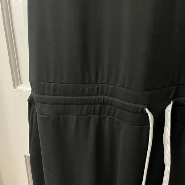 Vuori Lux Performance Jumpsuit Women XXL Black Sleeveless Jogger Activewear - Image 3