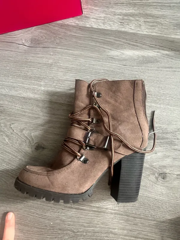 Shoedazzle Platform brown boots - Image 5