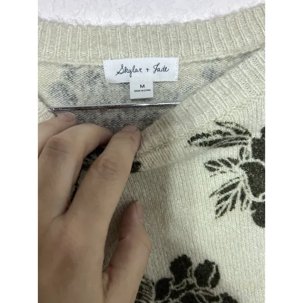 Skylar + Jade Sweater Women Medium Cream Gray Floral Knit Long Sleeve Sèzane - Image 2