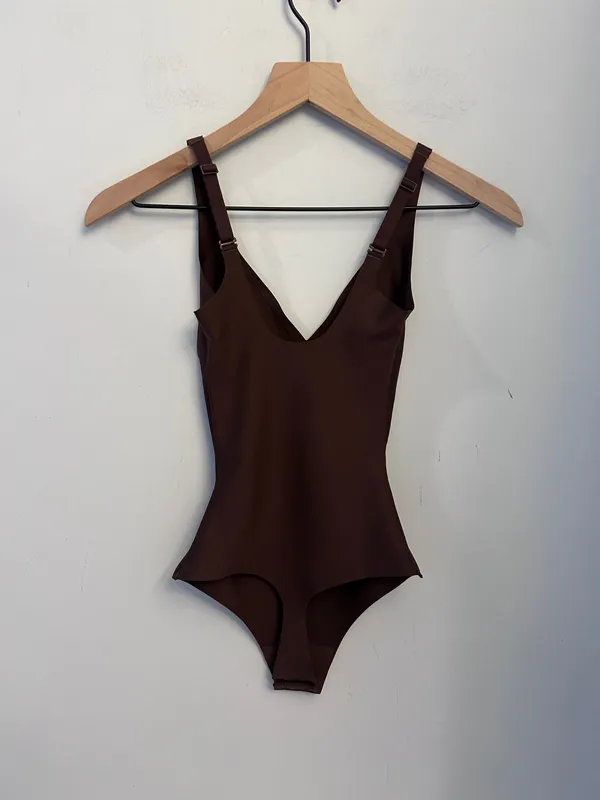 Skims Body Plunge Bodysuit XS Cocoa New with tags - Image 3