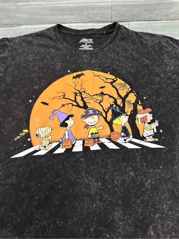 Peanuts Black Halloween Graphic Tee with Orange Moon M - Image 2