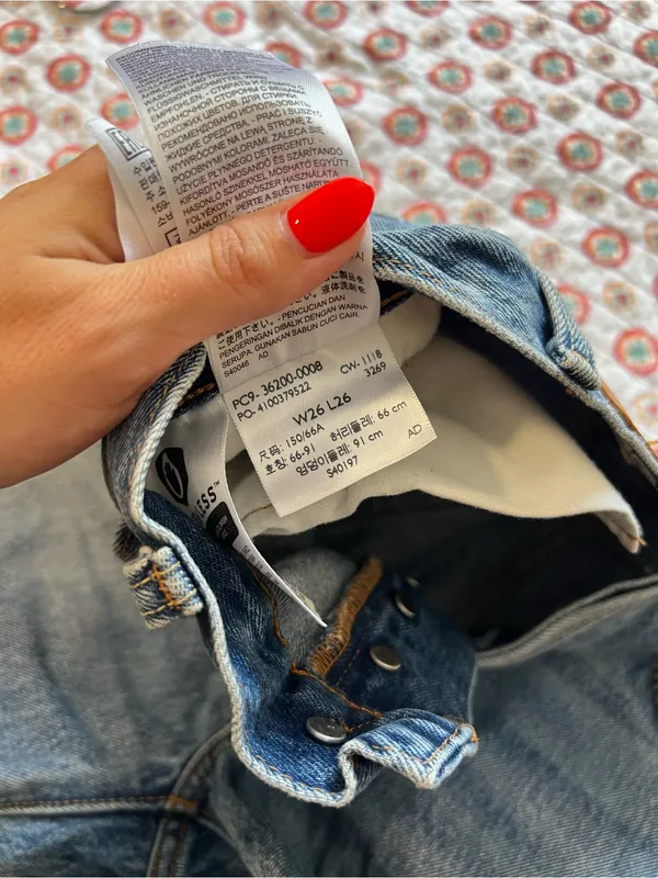 EUC Levi’s Premium 501 Denim Light Wash Distressed Jeans size 26 - Image 6