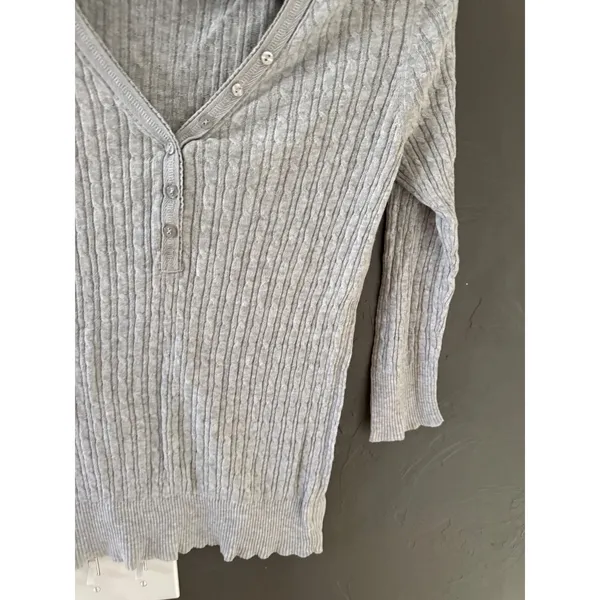 Aeropostale Y2k Grey Ribbed‎ Cable Knit Henley 3/4 Sleeve V-Neck Top Large - Image 3