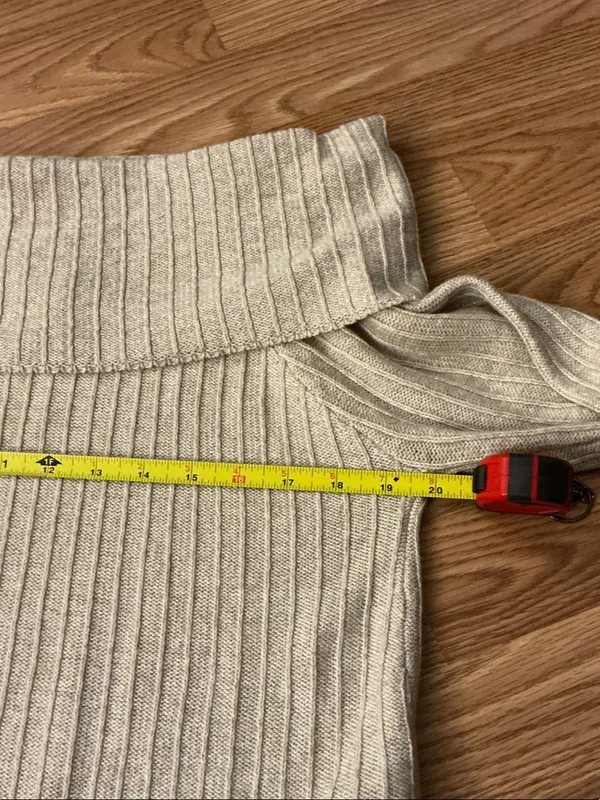 American Eagle Outfitters Ribbed Off-the-Shoulder Sweater Size Medium - Image 5
