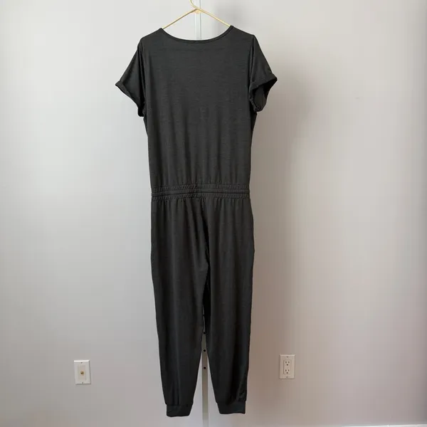 Vuori sz L Lux Jumpsuit Grey V-Neck Short Sleeve Athleisure Quitet Luxury‎ - Image 6
