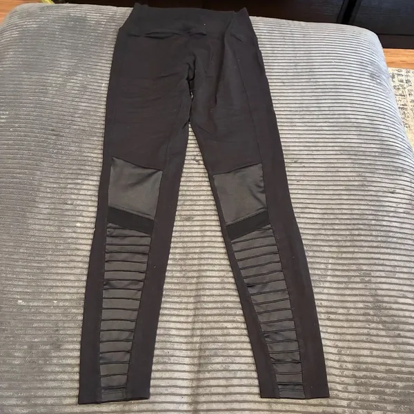 Alo Yoga Moto Leggings High Waisted Black Glossy Patent Ribbed Yoga Pants Small - Image 2