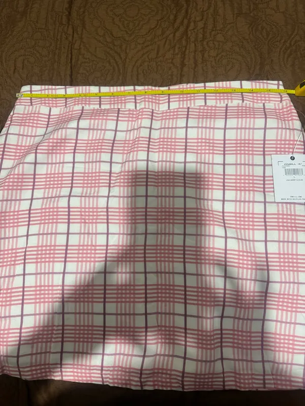 O'Neil Chic mini skirt with pink and white plaid pattern. Perfect for casual outings. - Image 2