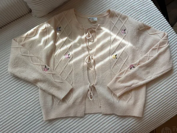 Willow & Wind Cream Floral Embroidered Tie Front Cardigan M/L - Image 2