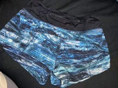 Lululemon Hotty Hot Short 2.5” - Image 2