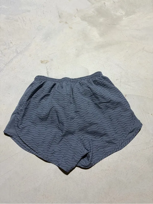 Nike Women's Grey Wavy pattern Running Shorts small - Image 6