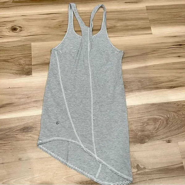 Lululemon Grey Torque Tank Top Women’s 6 - Image 4