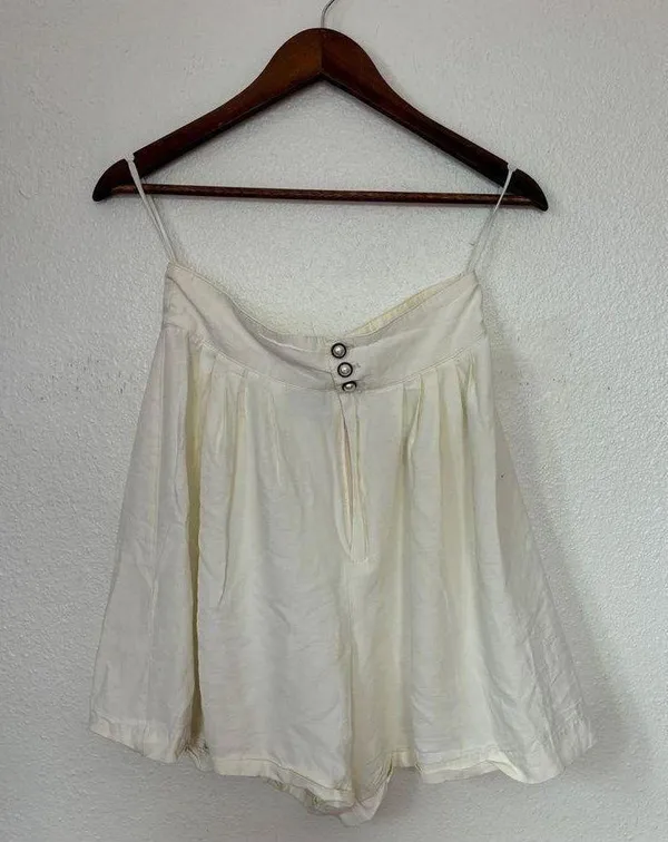A Byer Vintage 80’s White High Waist Preppy Flowy Pearl Button Shorts - Image 2