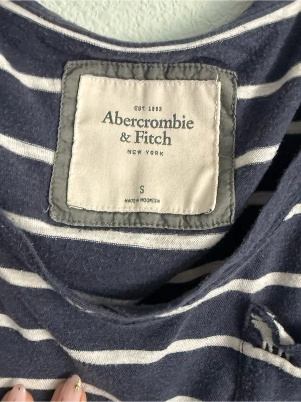 Abercrombie & Fitch V Neck Blue/White Striped Tee. Size Small - Image 5